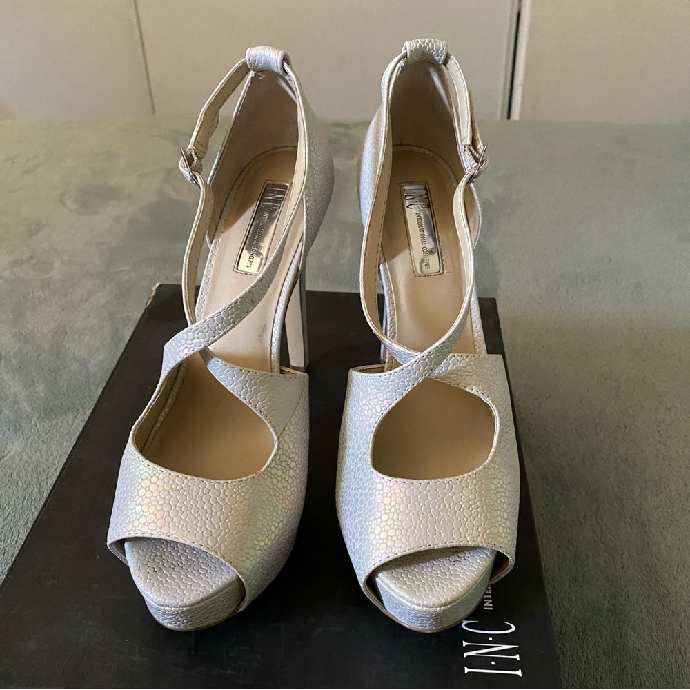 INC Melviemet AB Metalic Heels